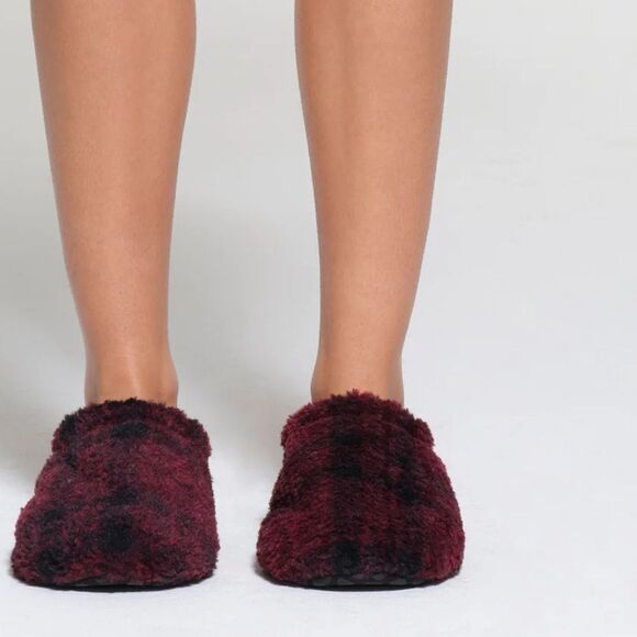 SKIMS Fleece Sleep Unisex Slipper, Red/Black, NWOT - Picture 1 of 8